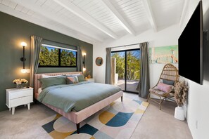 3 bedrooms, iron/ironing board, WiFi, bed sheets - On The Rocks - Renovated Palm Springs Home (Palm Springs)