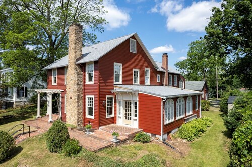 The Cardinal House: Historic Home on Tree Streets