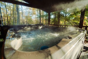 Hot Tub / whirlpool bath (Outdoor) - Fireside Cabin | Hocking Hills, Hot Tub, Sleeps 8 (Rockbridge)