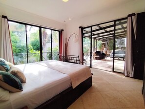 3 bedrooms, in-room safe, desk, iron/ironing board