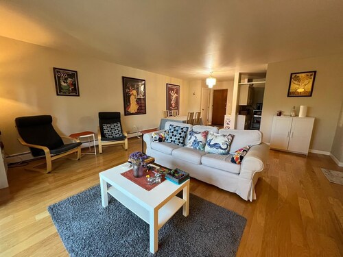 Desirable, spacious two-bedroom unit near Boston!