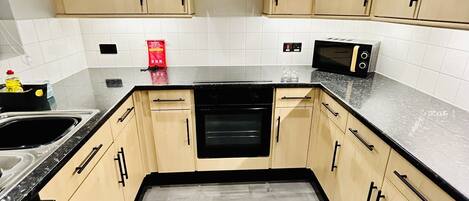 冷蔵庫、電子レンジ、トースター