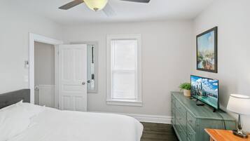 3 bedrooms, desk, iron/ironing board, travel cot
