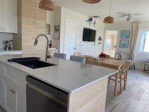 Fridge, microwave, oven, stovetop - Top Location 30' to beach, newly renovated, 3 King beds, beside pool (Treasure Cay)
