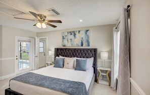 5 sovrum, skrivbord, strykjärn/strykbräda och resesäng