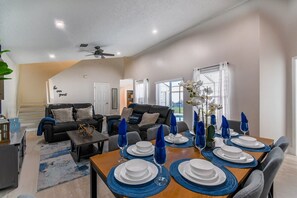 Dining - Disney & Universal Studios Vacation Home (Kissimmee)