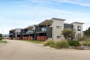 Exterior - Captains Cove Luxury Apartments - 1st Floor Spa Deluxe (Paynesville)