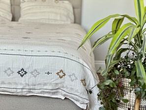 3 habitaciones, tabla de planchar con plancha, wifi y ropa de cama 