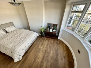 3 bedrooms, iron/ironing board, WiFi, bed sheets - Charming House - 20 min by underground to Central London (Belvedere)