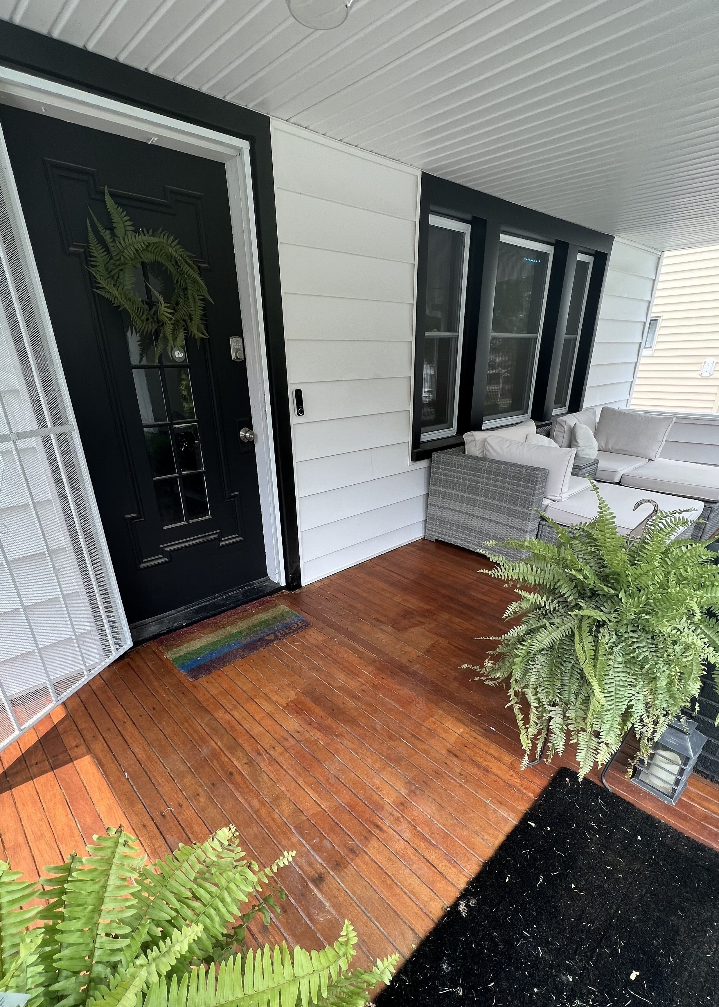 Pets Welcome! Modern Eco-Friendly Home Close to the City with backyard & office