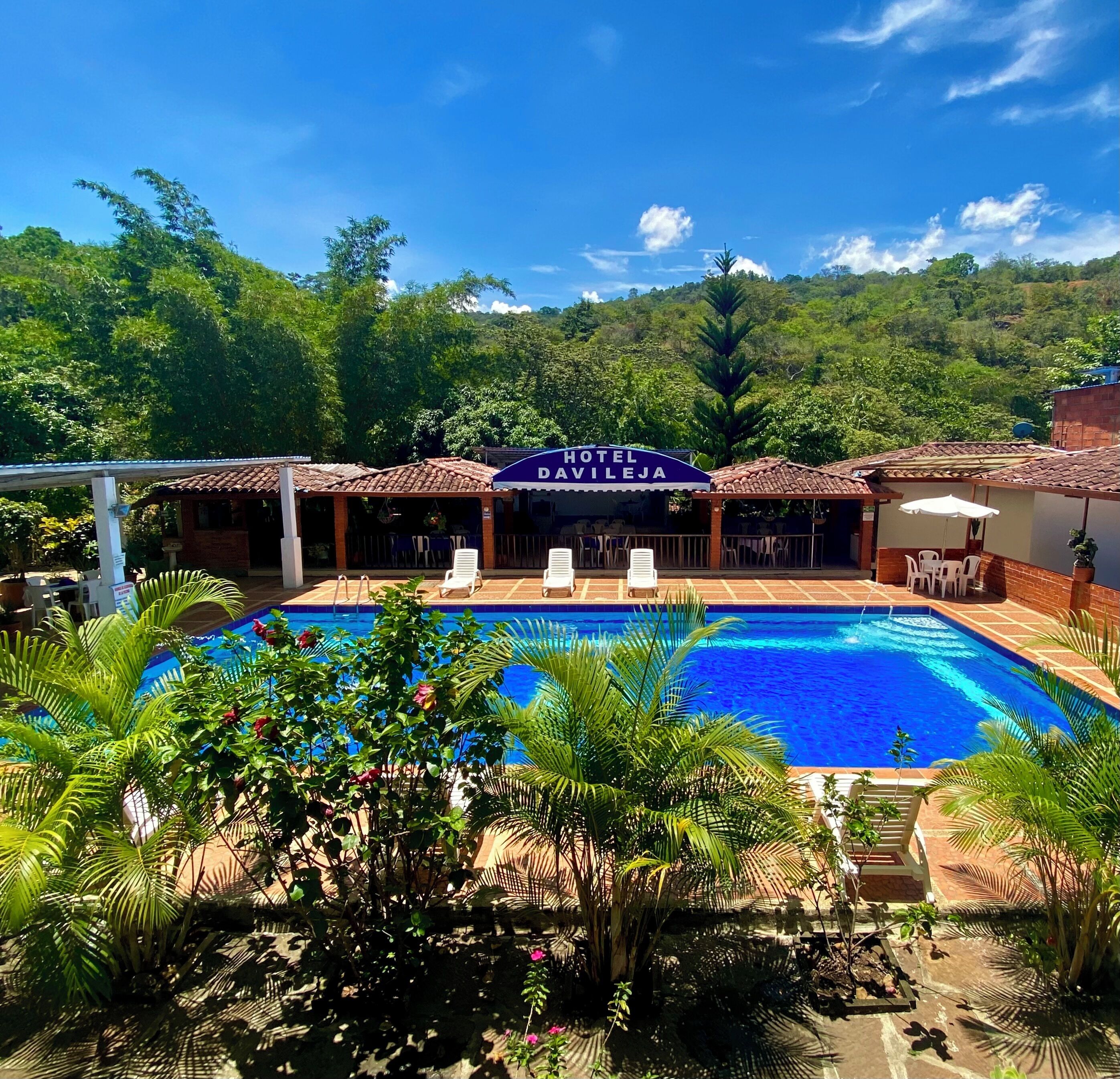 Vista frontal de la propiedad