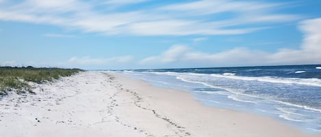 Beach nearby, sun-loungers, beach towels