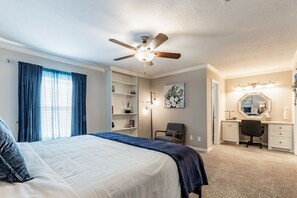 Room - Well-Appointed Private Townhome in Energy Corridor (Houston)