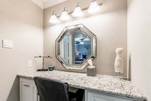 Interior - Well-Appointed Private Townhome in Energy Corridor (Houston)