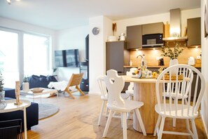 Unclassified image, 2 of 31, button