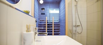 Luxuriöse Ferienwohnung im Stadtzentrum: 3 Zimmer, Balkon und Infrarotkabine für Max. 5 Personen -