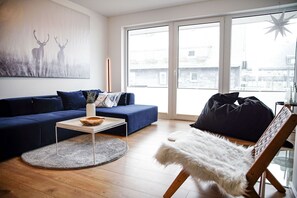 Unclassified image, 5 of 31, button