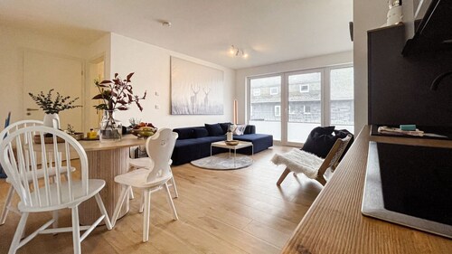 Luxuriöse Ferienwohnung im Stadtzentrum: 3 Zimmer, Balkon und Infrarotkabine für Max. 5 Personen -