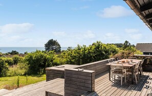 Outdoor dining - 5 bedroom amazing home in Kalundborg (Kalundborg)