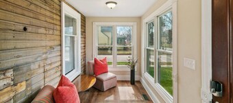 Home w/ porch in DT Libertyville Near Naval Base