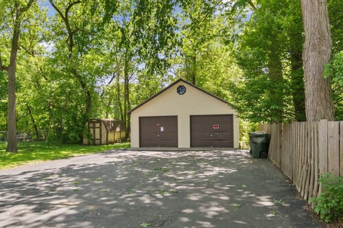 Great for families DT Libertyville Near Naval Base