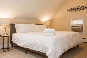 3 bedrooms, desk, iron/ironing board, travel crib