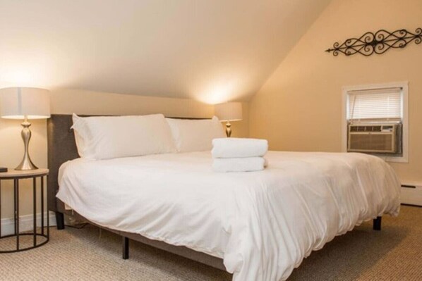 3 bedrooms, desk, iron/ironing board, travel cot