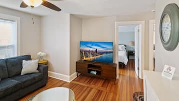 3 chambres, bureau, fer et planche à repasser, lit parapluie