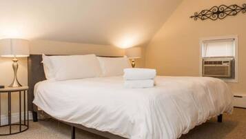 3 bedrooms, desk, iron/ironing board, travel crib