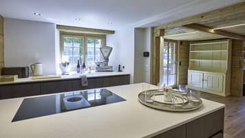 Réfrigérateur, micro-ondes, four, lave-vaisselle