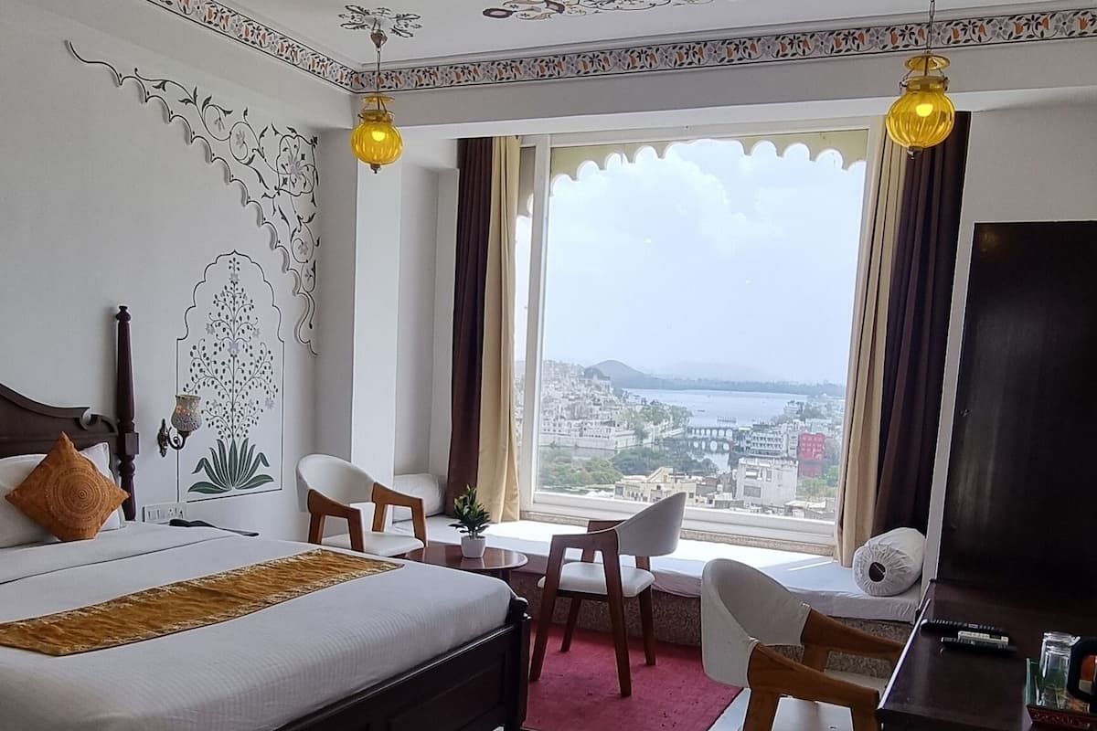 Premium Room | Premium bedding, Select Comfort beds, minibar, desk