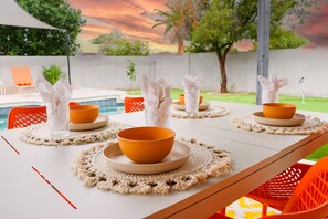 تناول الطعام بالخارج