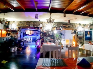Restaurant - villa stone up to ble alb (Udënisht)