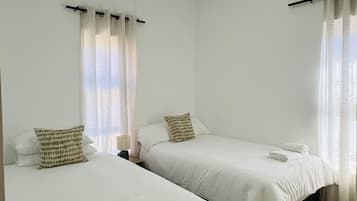 3 quartos, ferros/tábuas de passar roupa, Wi-Fi, roupa de cama