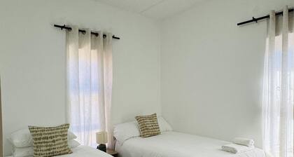 3 Bedroom Apartment in Bushmill Amorosa Roodepoort . Family friendly