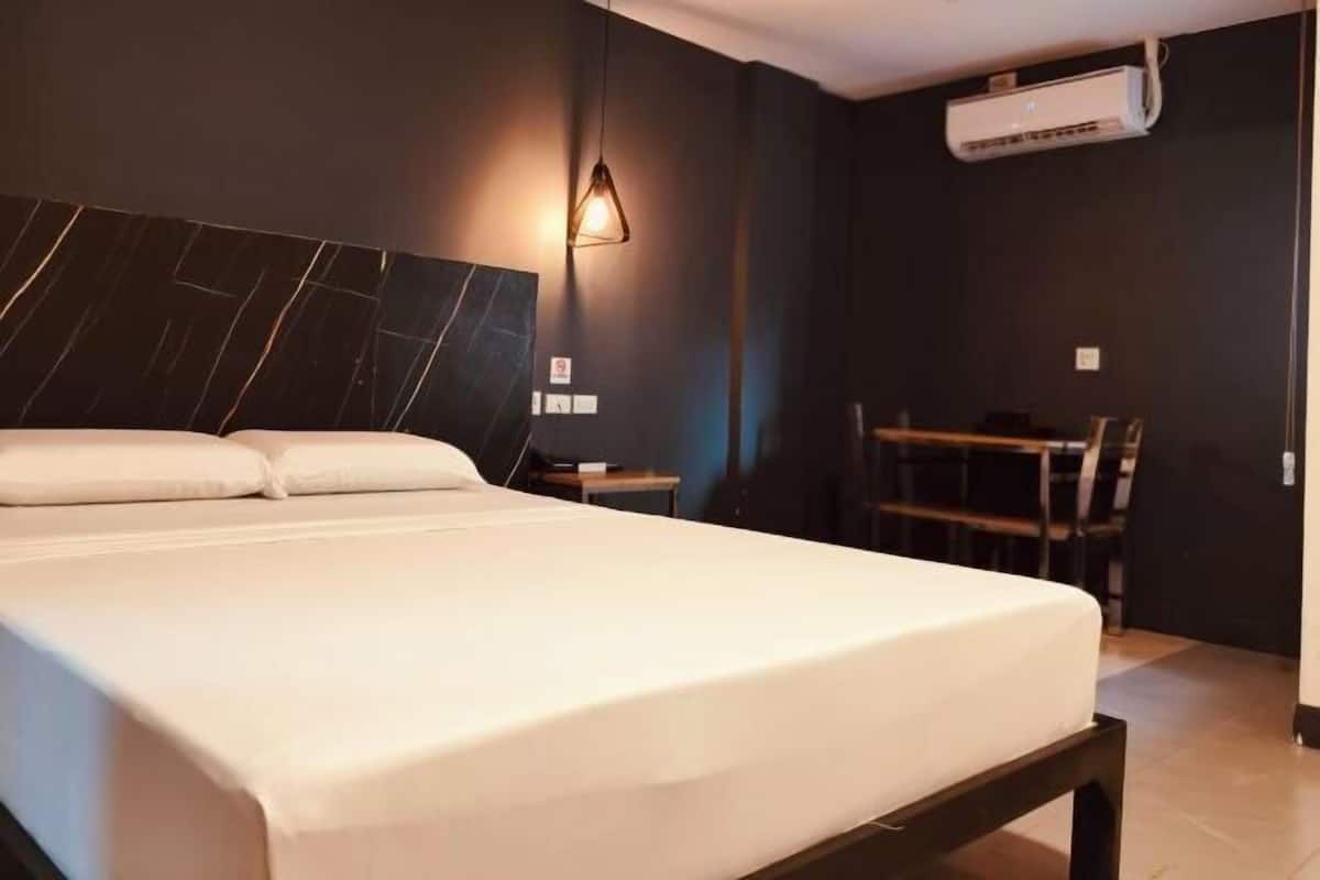 1 bedroom, free WiFi, bed sheets