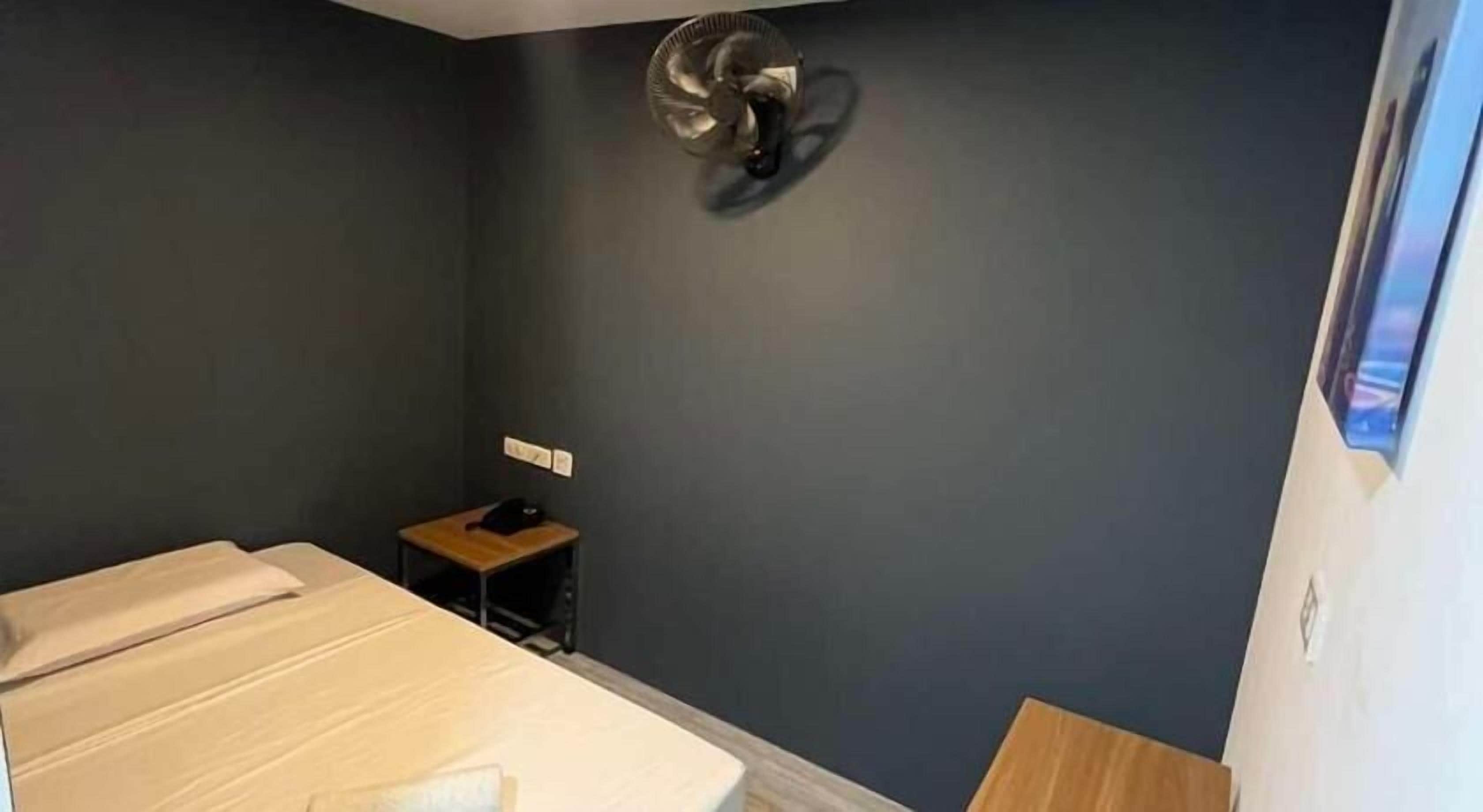 Quarto solteiro | Wi-Fi de cortesia, roupa de cama