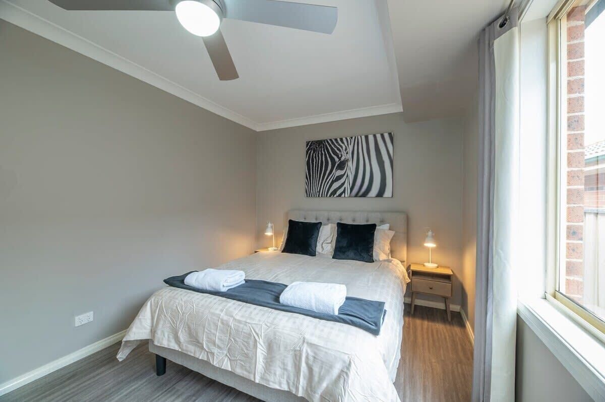 4 Schlafzimmer, Schreibtisch, Bügeleisen/Bügelbrett, Reisekinderbett