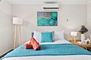 3 habitaciones, escritorio, tabla de planchar con plancha y wifi