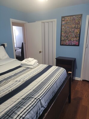 4 bedrooms, iron/ironing board, WiFi, bed sheets - Entertainment/Family/ 
Guest Friendly Home (Hampton)
