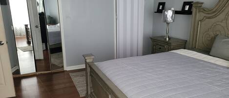 4 slaapkamers, een strijkplank/strijkijzer, wifi, beddengoed