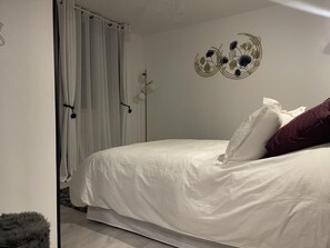 4 bedrooms, iron/ironing board, free WiFi, bed sheets