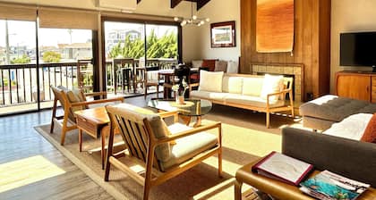 Mid-Century Beach Lodge- 1 Block to Beach!