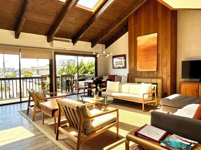 Mid-Century Beach Lodge- 1 Block to Beach!