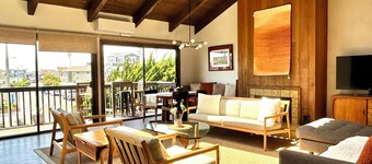 Mid-Century Beach Lodge- 1 Block to Beach!