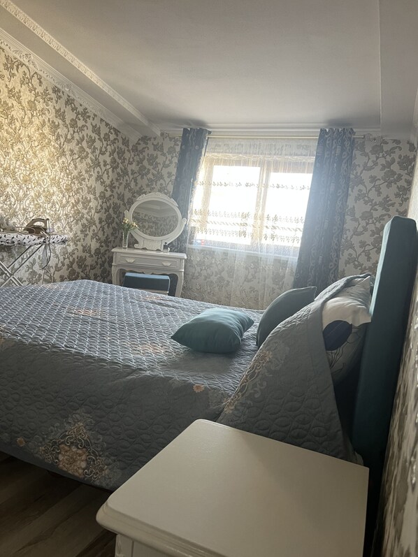 2 bedrooms, iron/ironing board, WiFi, bed sheets