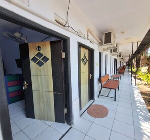 Standard Double Room | Desk, laptop workspace, free WiFi, bed sheets - Hotel O New Asembagus 3 (Asembagus)