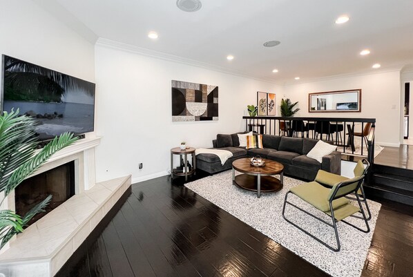 Smart TV, libri, monitor per computer, stampante