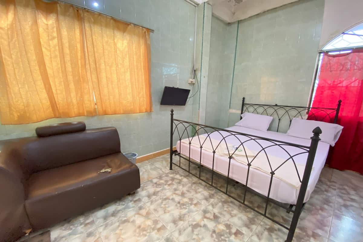 Standard Double Room | Desk, laptop workspace, free WiFi, bed sheets