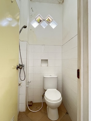 Habitación individual básica | Baño | Ducha y jabón